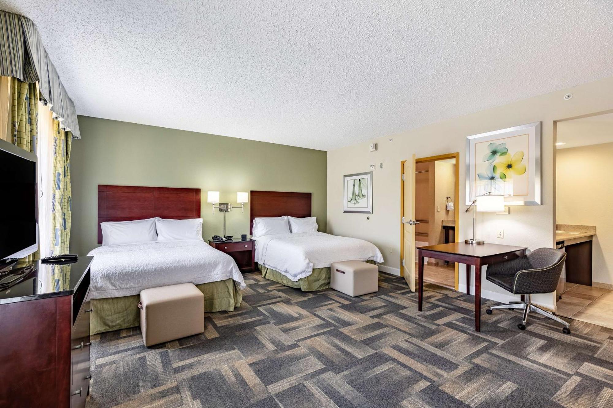 Hampton Inn & Suites Orlando-South Lake Buena Vista Kissimmee Exterior photo